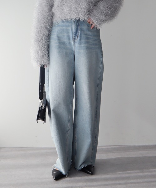 earth music&ecology(アースミュージックアンドエコロジー)の「セルフカットワイドデニムパンツ(デニムパンツ・レディース・ライトインディゴブルー/ブルー系その他・M/L/S)」の1枚目の写真