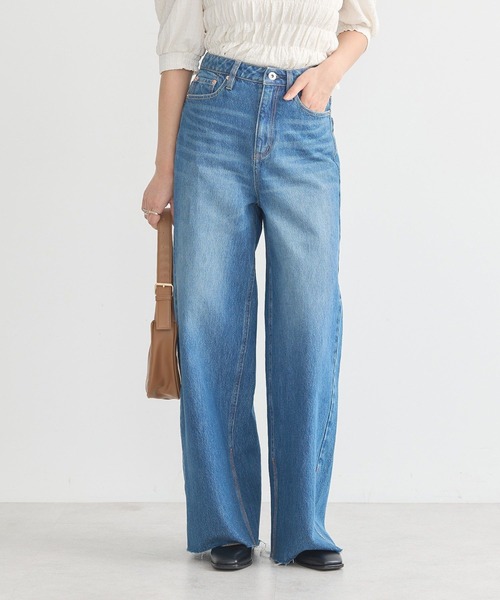 earth music&ecology(アースミュージックアンドエコロジー)の「セルフカットワイドデニムパンツ(デニムパンツ・レディース・ライトインディゴブルー/ブルー系その他・M/L/S)」の2枚目の写真