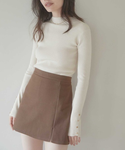 ACYM(アシーム)の「マシュマロボタンスリーブニット(ニット/セーター・レディース・ブラック/グレー/ブラウン/アイボリー・FREE)」の2枚目の写真