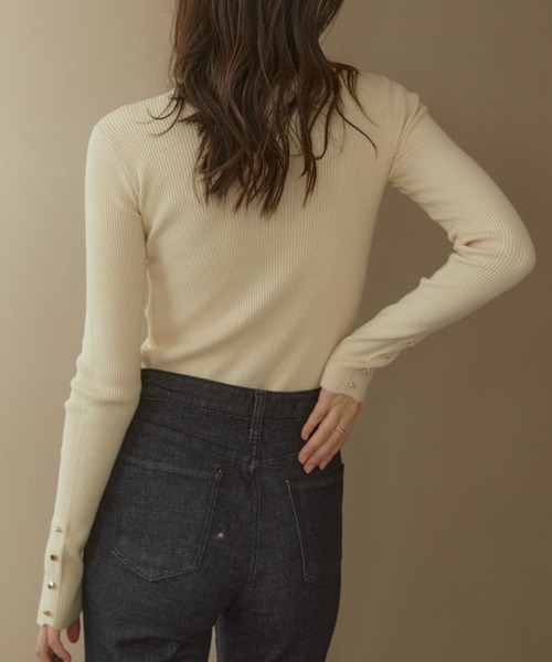 ACYM(アシーム)の「マシュマロボタンスリーブニット(ニット/セーター・レディース・ブラック/グレー/ブラウン/アイボリー・FREE)」の8枚目の写真