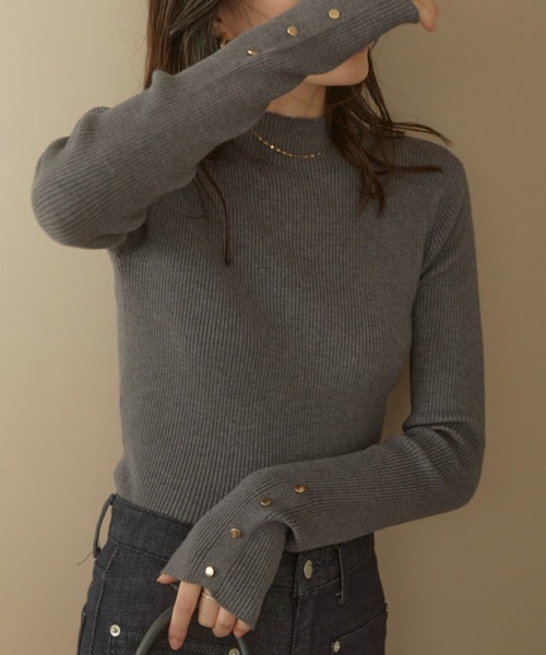 ACYM(アシーム)の「マシュマロボタンスリーブニット(ニット/セーター・レディース・ブラック/グレー/ブラウン/アイボリー・FREE)」の11枚目の写真