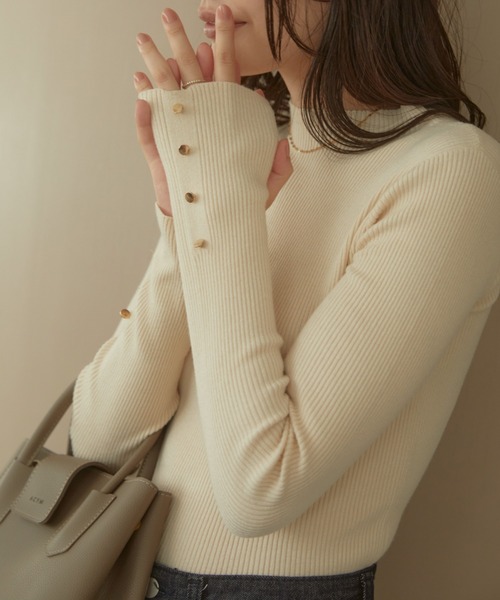 ACYM(アシーム)の「マシュマロボタンスリーブニット(ニット/セーター・レディース・ブラック/グレー/ブラウン/アイボリー・FREE)」の10枚目の写真