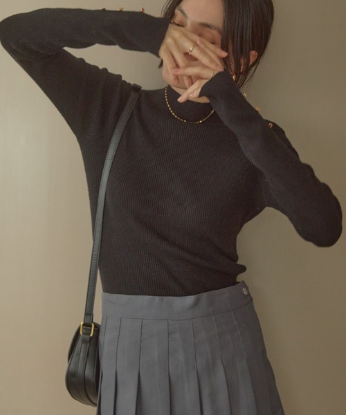 ACYM(アシーム)の「マシュマロボタンスリーブニット(ニット/セーター・レディース・ブラック/グレー/ブラウン/アイボリー・FREE)」の16枚目の写真