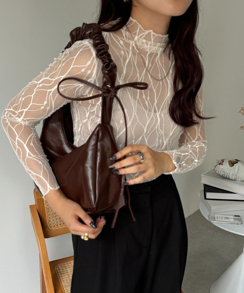 efill（エフィル）の「シャーリング リボン レザー ショルダー バッグ（ハンドバッグ・レディース・ブラウン・FREE）」の10枚目の写真