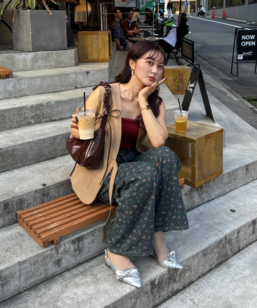 efill（エフィル）の「シャーリング リボン レザー ショルダー バッグ（ハンドバッグ・レディース・ブラウン・FREE）」の6枚目の写真