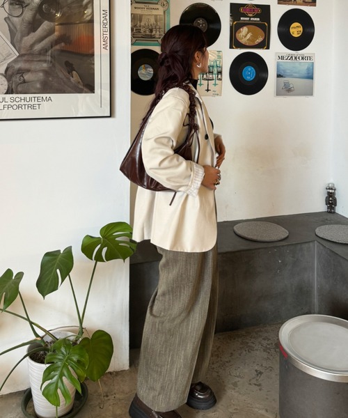 efill（エフィル）の「シャーリング リボン レザー ショルダー バッグ（ハンドバッグ・レディース・ブラウン・FREE）」の19枚目の写真