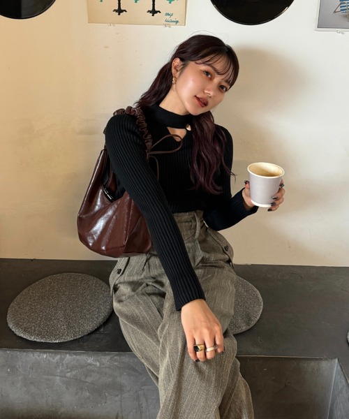 efill（エフィル）の「シャーリング リボン レザー ショルダー バッグ（ハンドバッグ・レディース・ブラウン・FREE）」の18枚目の写真