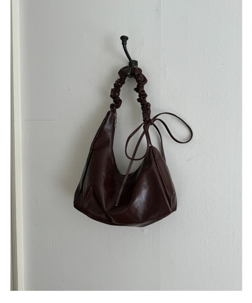 efill（エフィル）の「シャーリング リボン レザー ショルダー バッグ（ハンドバッグ・レディース・ブラウン・FREE）」の15枚目の写真