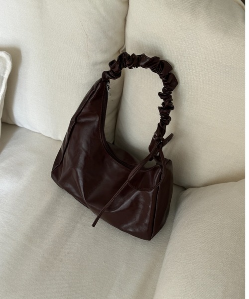 efill（エフィル）の「シャーリング リボン レザー ショルダー バッグ（ハンドバッグ・レディース・ブラウン・FREE）」の14枚目の写真