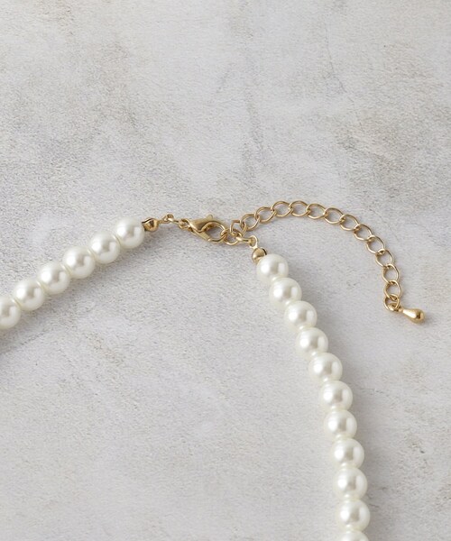 OPAQUE.CLIP（オペークドットクリップ）の「ガラスパール連ネックレス（ショート）（ネックレス・レディース・オフホワイト・00）」の5枚目の写真