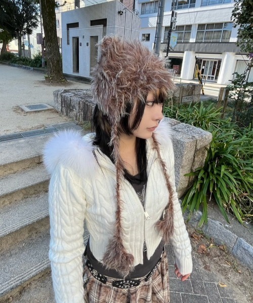 XU（エックスユー）の「【Never mind the XU】shaggy flap cat beanie / 【ネバーマインド ザ エックスユー】シャギーフラップ猫耳ニット帽子（ニットキャップ/ビーニー・レディース・ブラウン/チャコール/ピンク・ONE SIZE）」の5枚目の写真