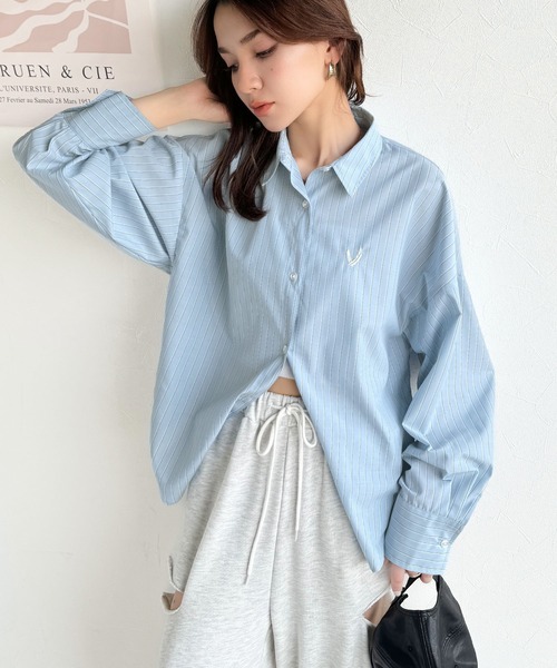mily bilet(ミウィビレット)の「【mily bilet】ワンポイントが鍵!!着回し抜群。胸刺繍2wayストラップ付きストライプシャツ(長袖)(シャツ/ブラウス・レディース・ホワイト/ピンク/ブルー・MEDIUM/LARGE/X-LARGE/SMALL)」の5枚目の写真