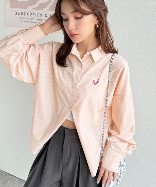 mily bilet(ミウィビレット)の「【mily bilet】ワンポイントが鍵!!着回し抜群。胸刺繍2wayストラップ付きストライプシャツ(長袖)(シャツ/ブラウス・レディース・ホワイト/ピンク/ブルー・MEDIUM/LARGE/X-LARGE/SMALL)」の8枚目の写真