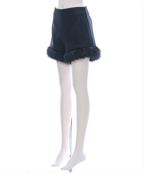 clear（クリア）の「裾ファーショートパンツ[ガーリー 甘め] ≪2024AW新作≫（その他パンツ・レディース・ブラック/アイボリー・F）」の6枚目の写真