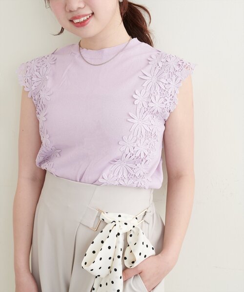 natural couture(ナチュラルクチュール)の「【canami】レース×ニットコンビノースリTOPS(ニット/セーター・レディース・サックスブルー/グレイッシュベージュ/ネイビー/ラベンダー/ミント・FREE)」の5枚目の写真