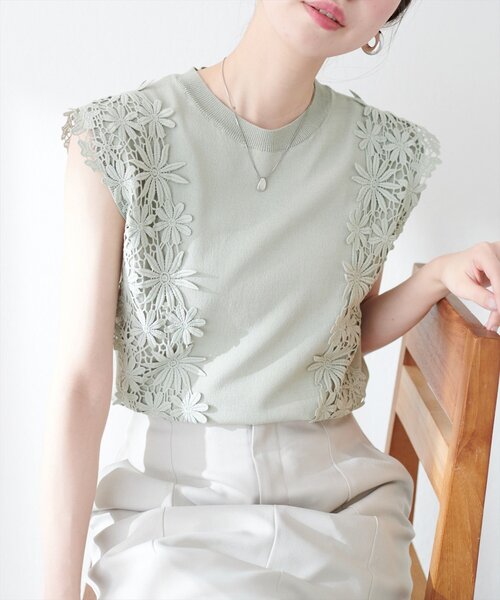 natural couture(ナチュラルクチュール)の「【canami】レース×ニットコンビノースリTOPS(ニット/セーター・レディース・サックスブルー/グレイッシュベージュ/ネイビー/ラベンダー/ミント・FREE)」の3枚目の写真