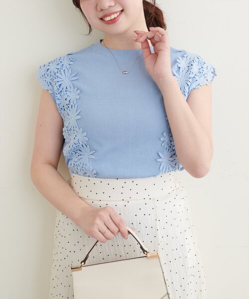 natural couture(ナチュラルクチュール)の「【canami】レース×ニットコンビノースリTOPS(ニット/セーター・レディース・サックスブルー/グレイッシュベージュ/ネイビー/ラベンダー/ミント・FREE)」の6枚目の写真