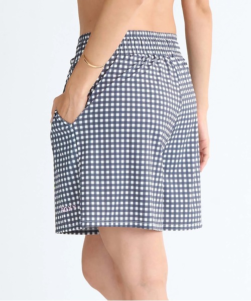 ROXY(ロキシー)の「AURORA SHORTS /ロキシーウエストゴムハイウエストキュロットボードショーツ(水着)(水着・レディース・ピンク/ブラウン/ブラック/ブラック系その他・SMALL/MEDIUM/LARGE)」の21枚目の写真