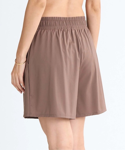 ROXY(ロキシー)の「AURORA SHORTS /ロキシーウエストゴムハイウエストキュロットボードショーツ(水着)(水着・レディース・ピンク/ブラウン/ブラック/ブラック系その他・SMALL/MEDIUM/LARGE)」の13枚目の写真