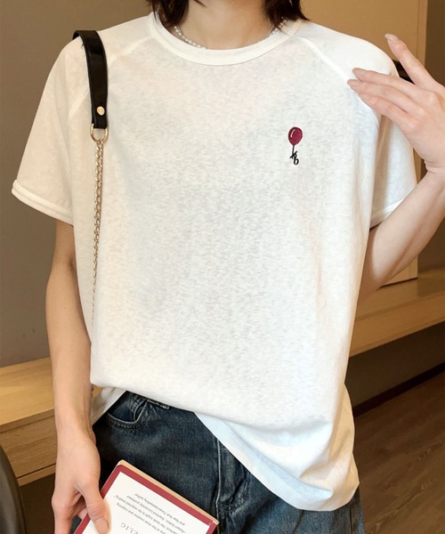 aimoha(アイモハ)の「バルーンワンポイントTシャツ (SS)(Tシャツ/カットソー・レディース・ホワイト/ブラック/ネイビー/グレー/カーキ・FREE)」の1枚目の写真