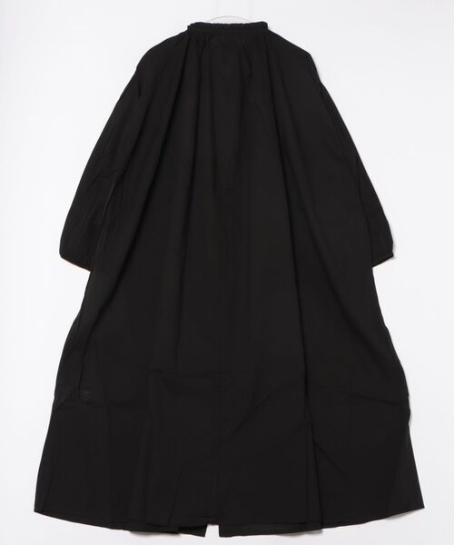 and it_（アンドイット）の「キャンブリック衿フリルギャザーワンピース（シャツワンピース・レディース・アイボリー/ブラック・M-L）」の3枚目の写真