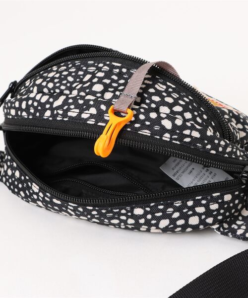 KELTY（ケルティ）の「2025年新商品【KELTY】MINI OVAL FANNY / ミニオーバルファニー（ボディバッグ/ウエストポーチ・レディース・オリーブ/ブラウン系その他/レオパード/アニマル/ダークグレー/タン/セージグリーン/その他3/その他2/その他1/ネイビー/ブラック/モカ/マスタード・ONE SIZE）」の18枚目の写真