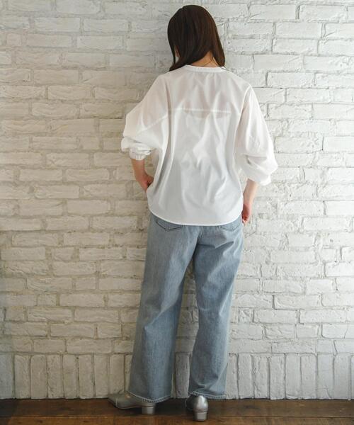 URBAN RESEARCH Sonny Label（アーバンリサーチサニーレーベル）の「『WEB限定』フロントタックバンドカラーシャツ（シャツ/ブラウス・レディース・ホワイト系その他/ブルー系その他/ホワイト/ブルー/ライトブルー・FREE）」の19枚目の写真