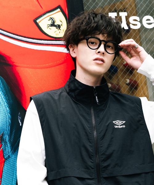 UMBRO（アンブロ）の「UMBRO アンブロ 別注コラボ ルーズシルエット裏メッシュスタンドネックワンポイントロゴ刺繍ナイロンベスト セットアップ可能（ベスト・メンズ・チャコール/ブラック/ネイビー・M/L/XL）」の8枚目の写真