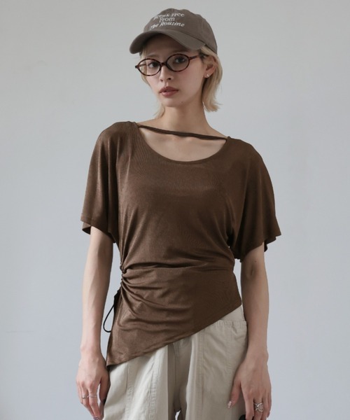 Ulysses(ユリシス)の「サイドギャザーアシメデザイントップス(Tシャツ/カットソー・レディース・ブラウン/グレー/ベージュ・M/S)」の2枚目の写真