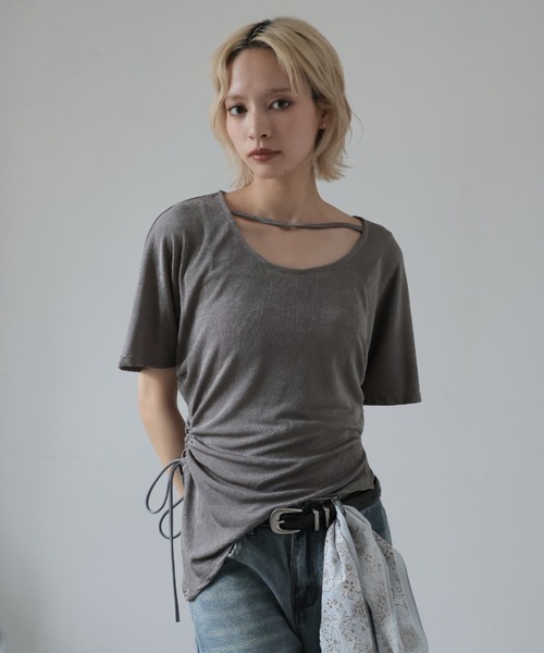 Ulysses(ユリシス)の「サイドギャザーアシメデザイントップス(Tシャツ/カットソー・レディース・ブラウン/グレー/ベージュ・M/S)」の1枚目の写真
