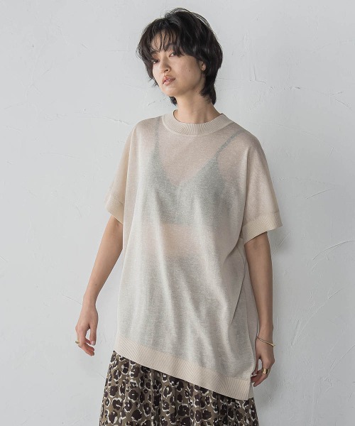 MAYSON GREY(メイソングレイ)の「BACK釦アシンメトリーニットプルオーバー≪手洗い可能≫(ニット/セーター・レディース・ベージュ/ホワイト/レッド・M)」の2枚目の写真