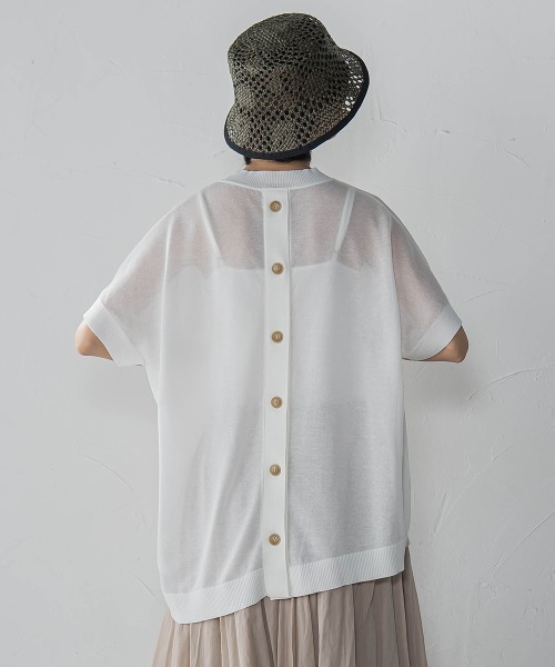 MAYSON GREY(メイソングレイ)の「BACK釦アシンメトリーニットプルオーバー≪手洗い可能≫(ニット/セーター・レディース・ベージュ/ホワイト/レッド・M)」の1枚目の写真