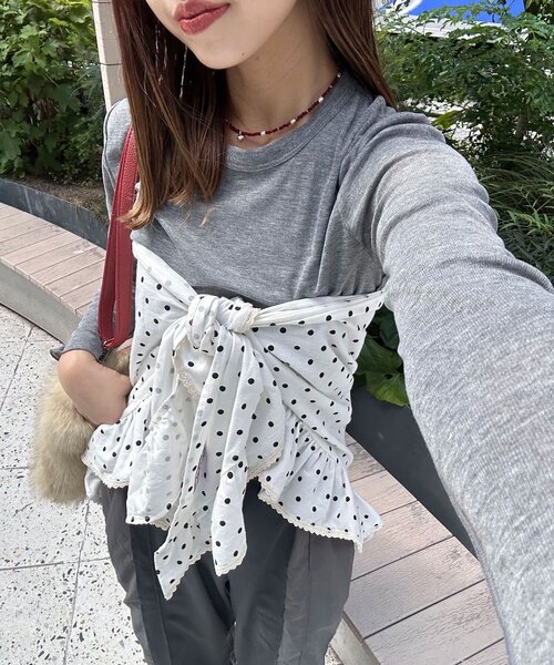 CIAOPANIC(チャオパニック)の「【ドット/チェック】マルチWAYフリルビッグスカーフ(バンダナ/スカーフ・レディース・グリーン/ブラック/ベージュ/レッド/ベージュ系その他/レッド系その他/ネイビー/パープル/ブラック系その他/ホワイト・ONE SIZE)」の2枚目の写真