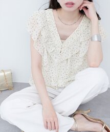 natural couture（ナチュラルクチュール）の「フリルVネックブラウス（シャツ/ブラウス）」