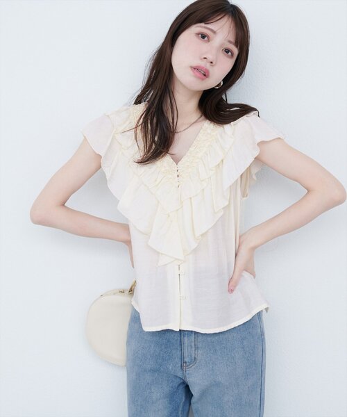 natural couture（ナチュラルクチュール）の「フリルVネックブラウス（シャツ/ブラウス・レディース・その他1/その他2/ブラウン/オフホワイト/ブラック・FREE）」の8枚目の写真
