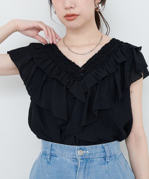 natural couture（ナチュラルクチュール）の「フリルVネックブラウス（シャツ/ブラウス・レディース・その他1/その他2/ブラウン/オフホワイト/ブラック・FREE）」の10枚目の写真