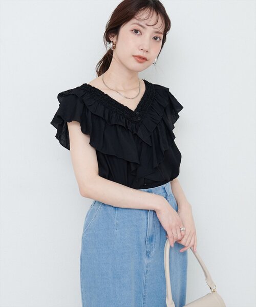 natural couture（ナチュラルクチュール）の「フリルVネックブラウス（シャツ/ブラウス・レディース・その他1/その他2/ブラウン/オフホワイト/ブラック・FREE）」の11枚目の写真