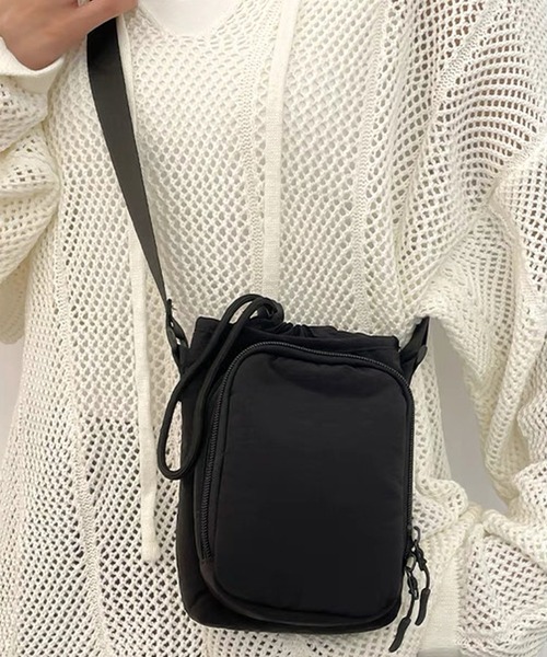 shopnikoniko(ショップニコニコ)の「ボトルホルダー ショルダー ストラップ 斜め掛け ペットボトル 巾着 ポーチ付き ショルダーバッグ(ショルダーバッグ・レディース・ブラック/ブルー/アイボリー・フリー)」の11枚目の写真