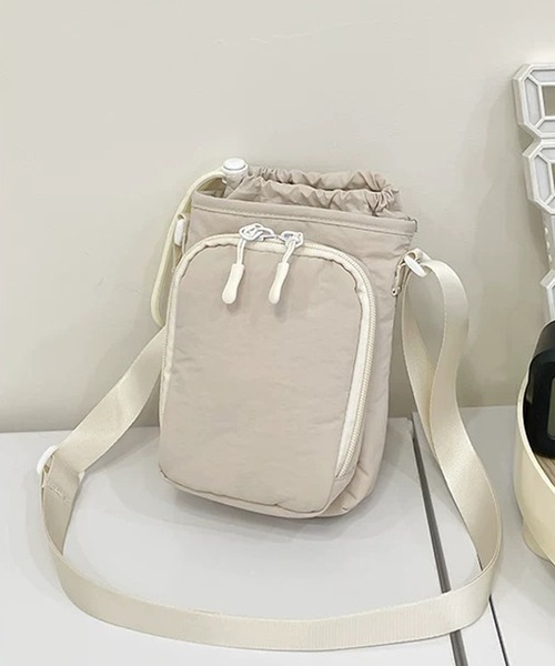 shopnikoniko(ショップニコニコ)の「ボトルホルダー ショルダー ストラップ 斜め掛け ペットボトル 巾着 ポーチ付き ショルダーバッグ(ショルダーバッグ・レディース・ブラック/ブルー/アイボリー・フリー)」の12枚目の写真