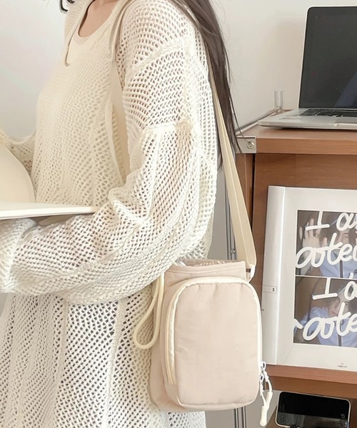 shopnikoniko(ショップニコニコ)の「ボトルホルダー ショルダー ストラップ 斜め掛け ペットボトル 巾着 ポーチ付き ショルダーバッグ(ショルダーバッグ・レディース・ブラック/ブルー/アイボリー・フリー)」の14枚目の写真