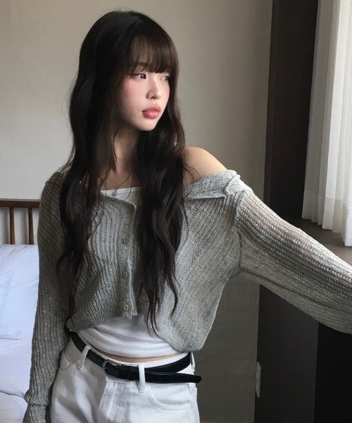 anyonemore（エニワンモア）の「テープヤーン透かし編みクロップドフードニットカーディガン（カーディガン/ボレロ・レディース・アイボリー/ブラック/カーキ・FREE）」の3枚目の写真