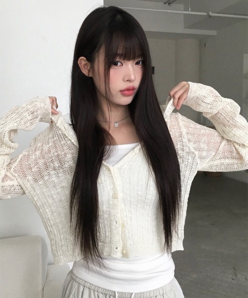 anyonemore（エニワンモア）の「テープヤーン透かし編みクロップドフードニットカーディガン（カーディガン/ボレロ・レディース・アイボリー/ブラック/カーキ・FREE）」の4枚目の写真