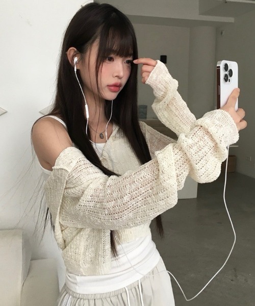 anyonemore（エニワンモア）の「テープヤーン透かし編みクロップドフードニットカーディガン（カーディガン/ボレロ・レディース・アイボリー/ブラック/カーキ・FREE）」の6枚目の写真