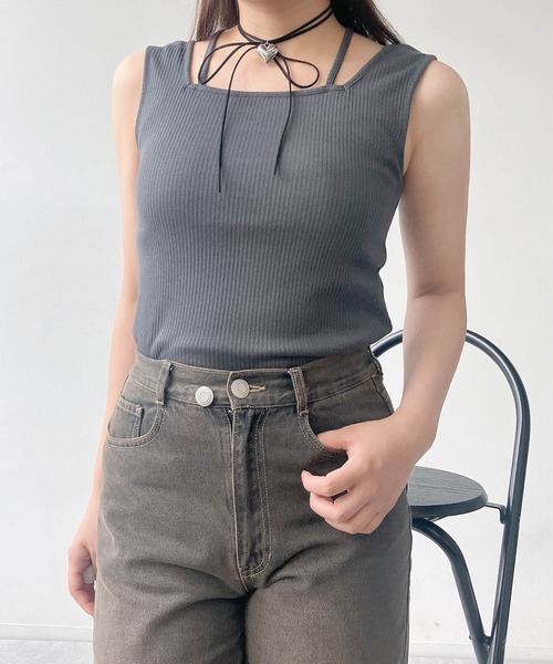 AS KNOW AS plus（アズノゥアズプラス）の「●前後2WAY スクエアホルタータンクトップ（タンクトップ・レディース・チャコールグレー/ブラック/オフホワイト・FREE）」の4枚目の写真