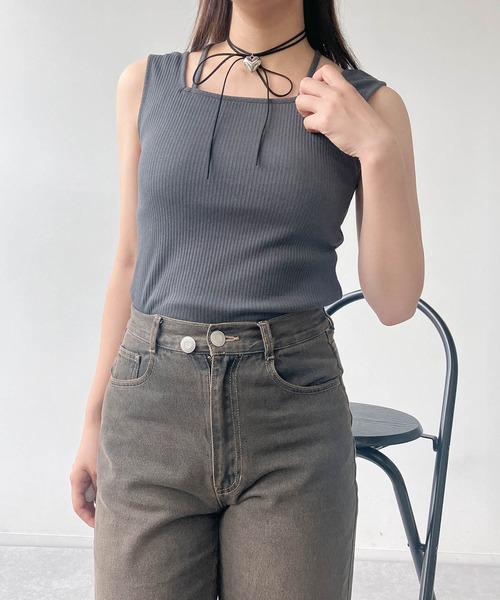 AS KNOW AS plus（アズノゥアズプラス）の「●前後2WAY スクエアホルタータンクトップ（タンクトップ・レディース・チャコールグレー/ブラック/オフホワイト・FREE）」の5枚目の写真