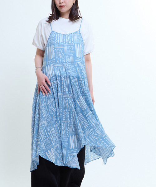 CONVERSE TOKYO(コンバーストウキョウ)の「BLOCK PRINT CAMISOLE DRESS(ワンピース・レディース・サックスブルー/ベージュ/ネイビー・FREE)」の3枚目の写真