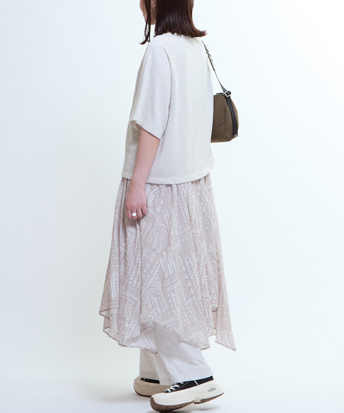 CONVERSE TOKYO(コンバーストウキョウ)の「BLOCK PRINT CAMISOLE DRESS(ワンピース・レディース・サックスブルー/ベージュ/ネイビー・FREE)」の8枚目の写真