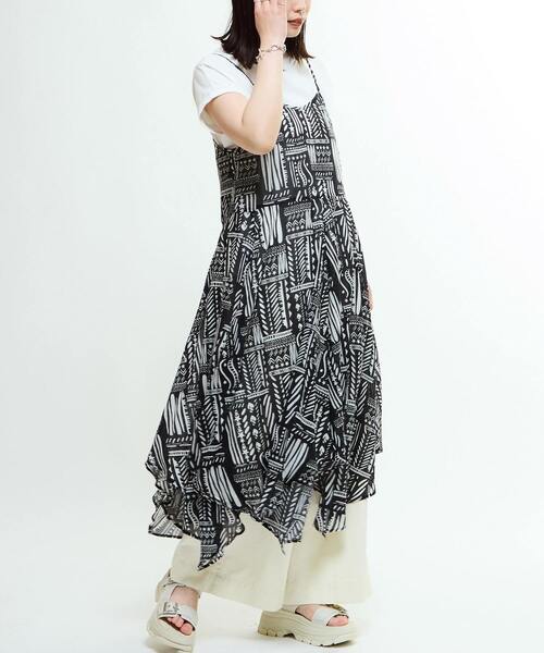 CONVERSE TOKYO(コンバーストウキョウ)の「BLOCK PRINT CAMISOLE DRESS(ワンピース・レディース・サックスブルー/ベージュ/ネイビー・FREE)」の11枚目の写真
