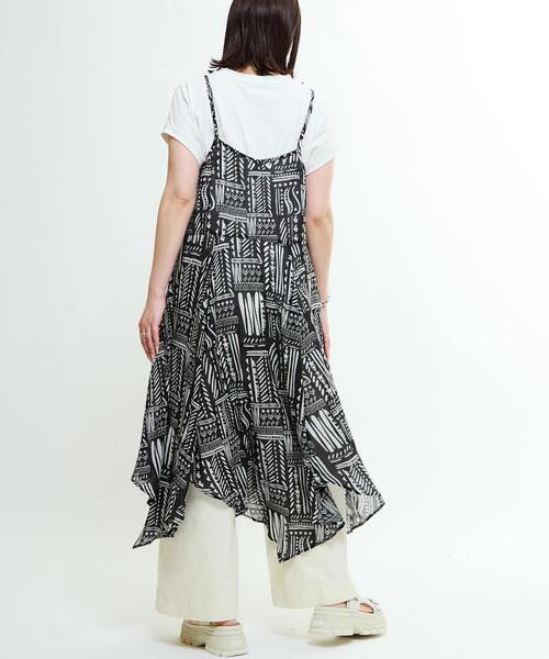 CONVERSE TOKYO(コンバーストウキョウ)の「BLOCK PRINT CAMISOLE DRESS(ワンピース・レディース・サックスブルー/ベージュ/ネイビー・FREE)」の12枚目の写真
