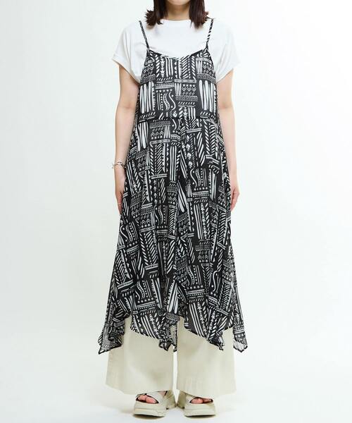 CONVERSE TOKYO(コンバーストウキョウ)の「BLOCK PRINT CAMISOLE DRESS(ワンピース・レディース・サックスブルー/ベージュ/ネイビー・FREE)」の13枚目の写真